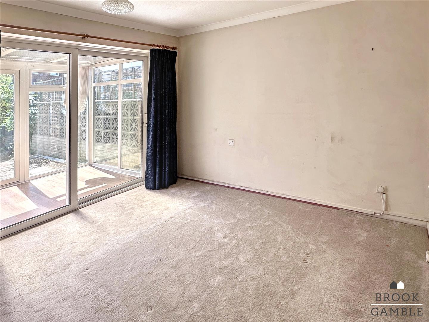 2 Bedroom Bungalow. Victoria Close in Polegate,  8